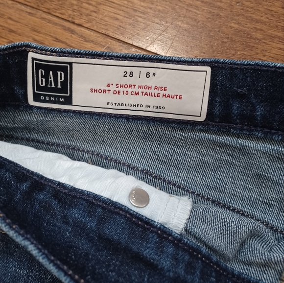 Gap High Rise Shorts - Picture 3 of 5